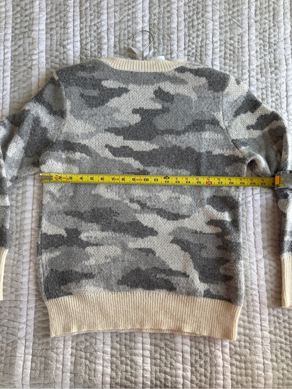 Banana Republic Women's Gray & Cream Camo Crewneck Sweater, Size Medium - Picture 4 of 6